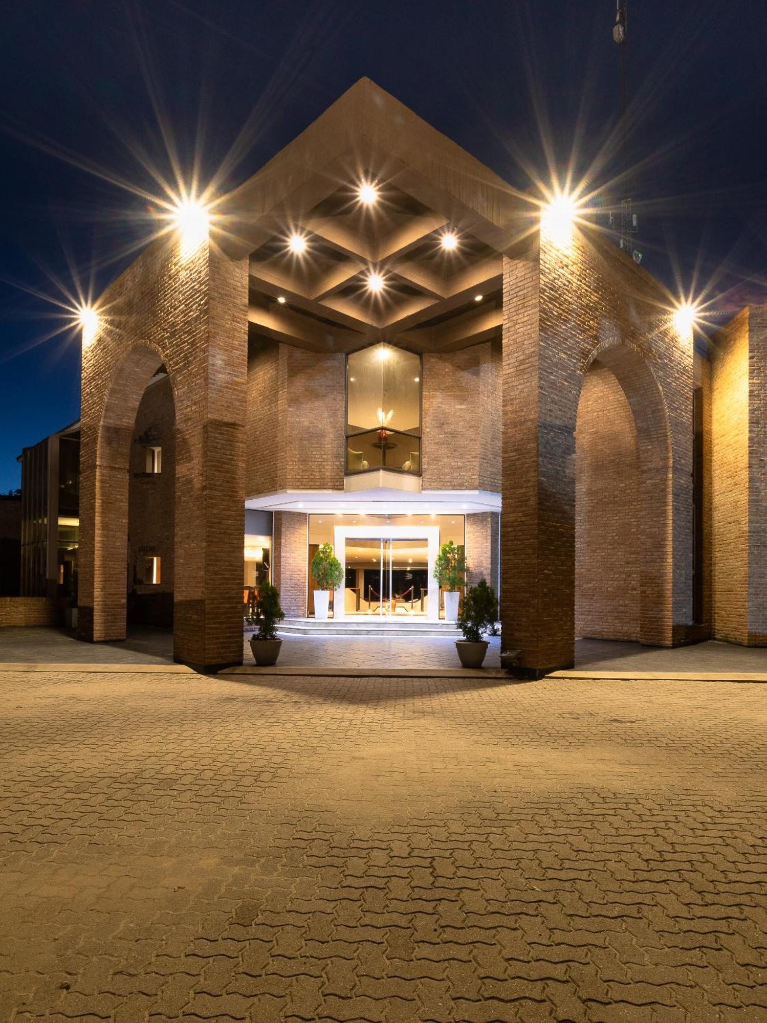 San Miguel Plaza 4*